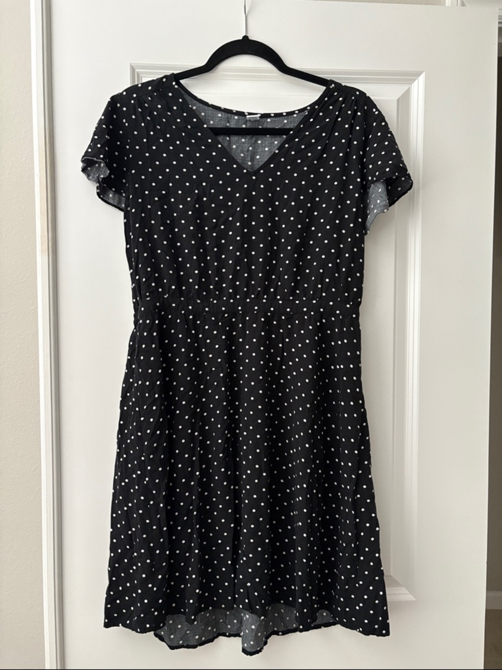 Old Navy Black Polka Dot V‑Neck Short Sleeve Dress with Flutter Sleeves size L